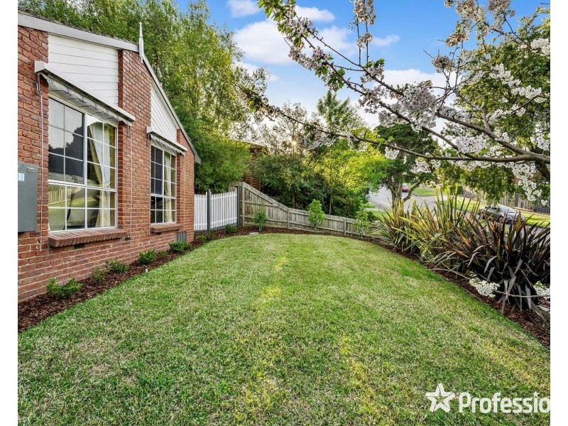 16 Wainewright Avenue, Mooroolbark VIC 3138