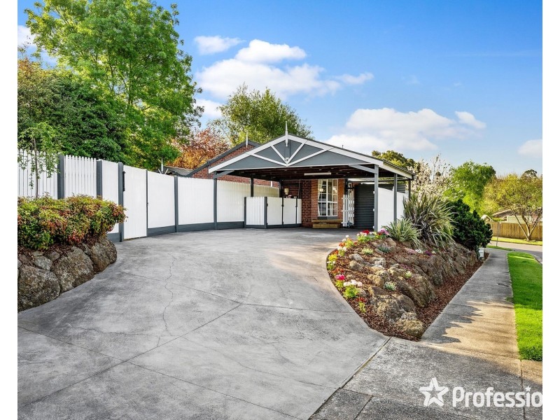 16 Wainewright Avenue, Mooroolbark VIC 3138