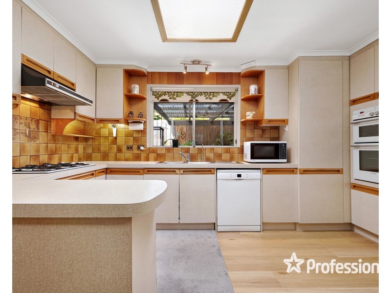 4 Warren Court, Mooroolbark VIC 3138