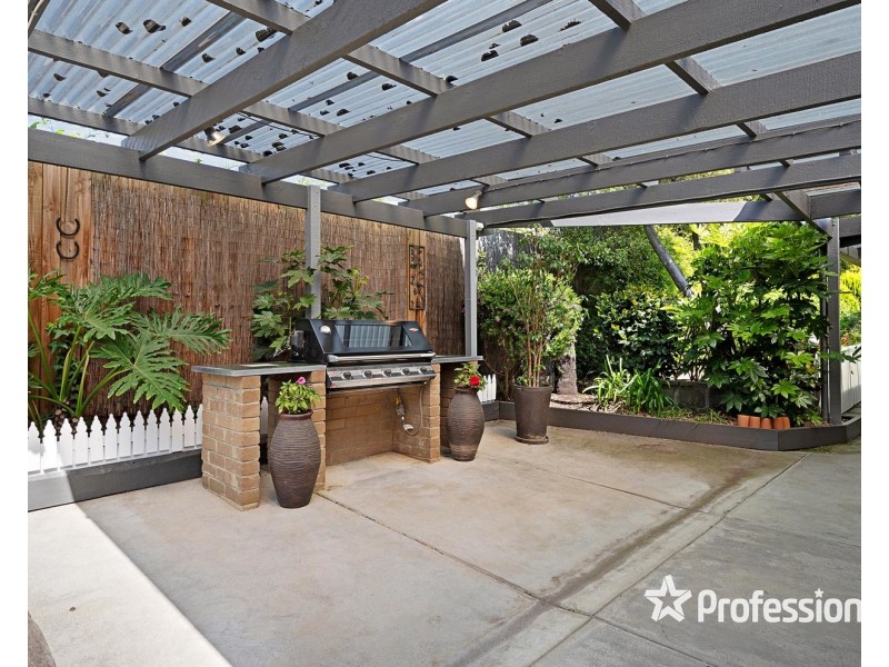 4 Warren Court, Mooroolbark VIC 3138