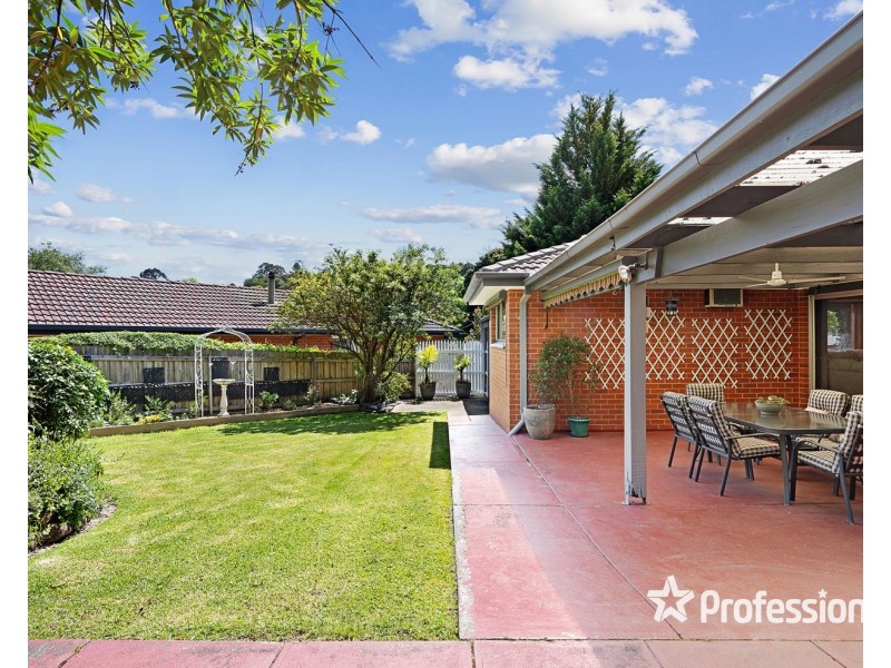 4 Warren Court, Mooroolbark VIC 3138