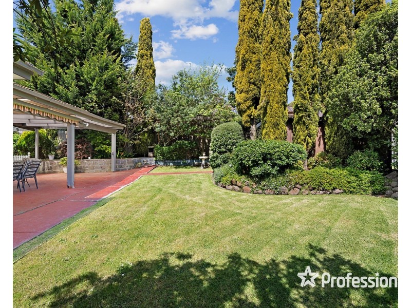 4 Warren Court, Mooroolbark VIC 3138