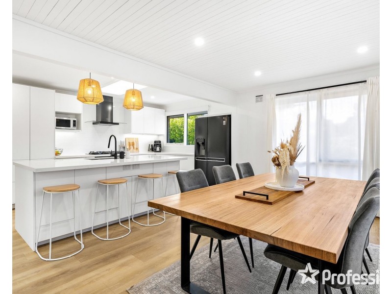 64 Kipling Avenue, Mooroolbark VIC 3138