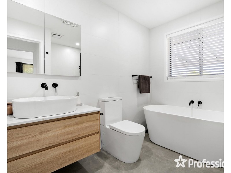 64 Kipling Avenue, Mooroolbark VIC 3138