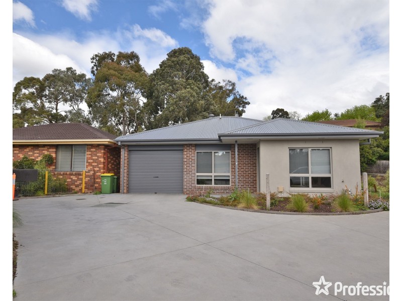 4 Reska Place, Mooroolbark VIC 3138