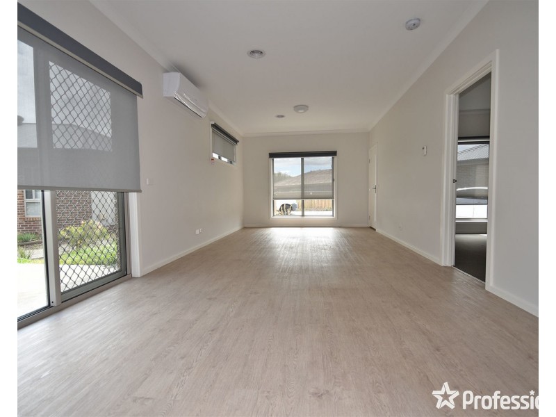 4 Reska Place, Mooroolbark VIC 3138