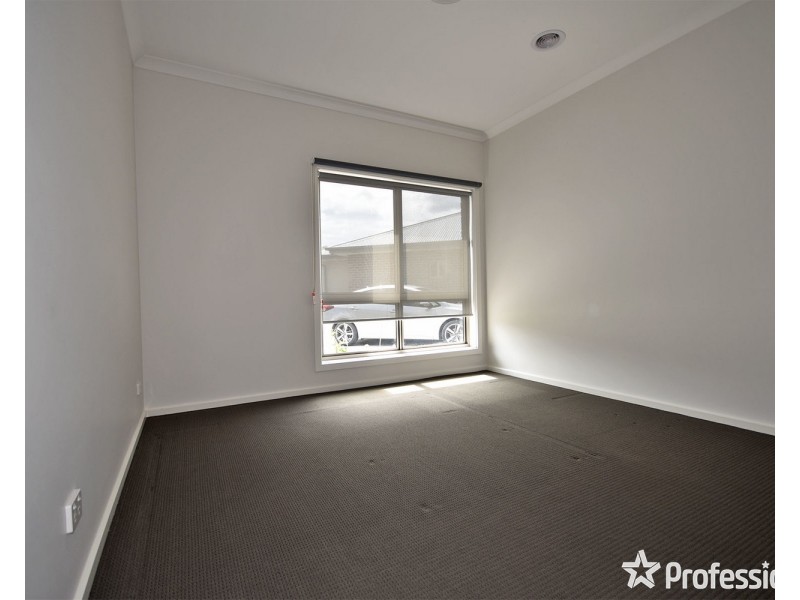 4 Reska Place, Mooroolbark VIC 3138