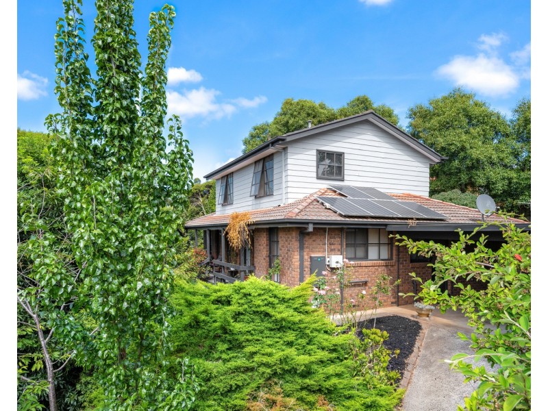 5 Churchill Drive, Mooroolbark VIC 3138