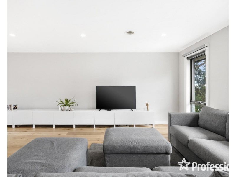 4 Edward Road, Chirnside Park VIC 3116