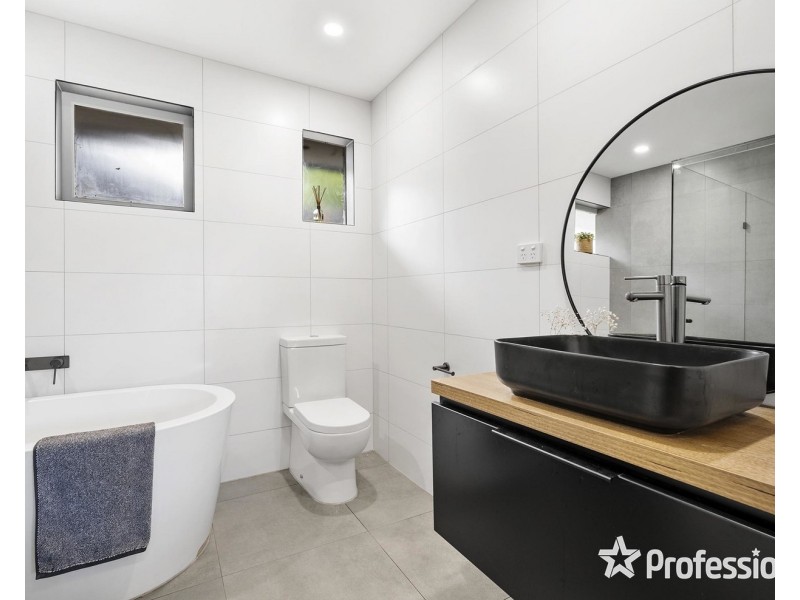 4 Edward Road, Chirnside Park VIC 3116