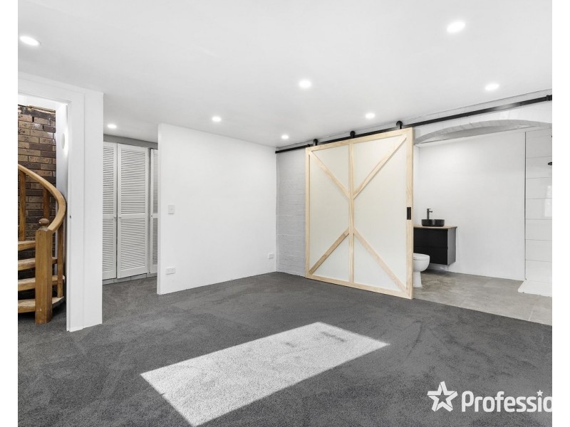 4 Edward Road, Chirnside Park VIC 3116