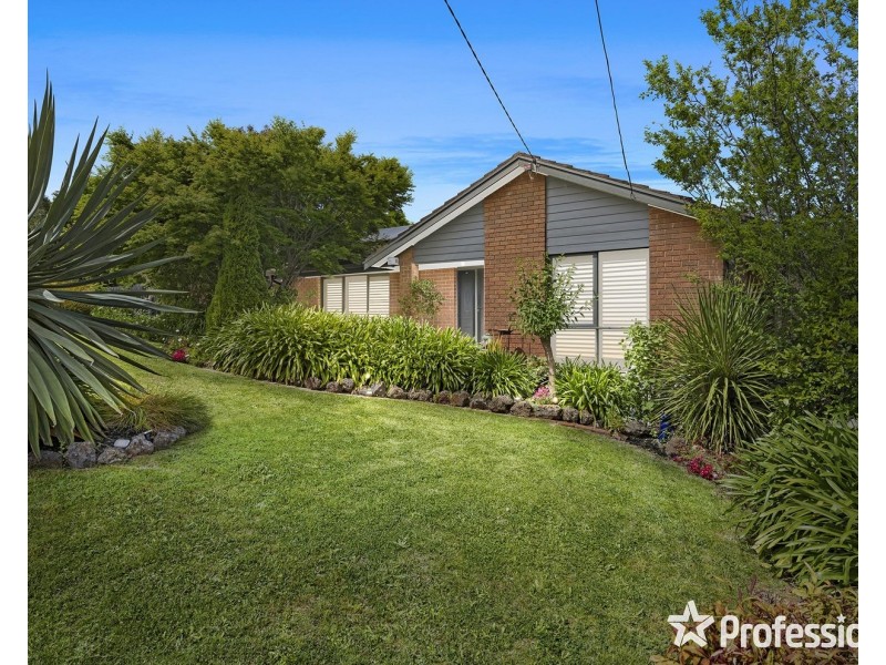 72 Zina Grove, Mooroolbark VIC 3138