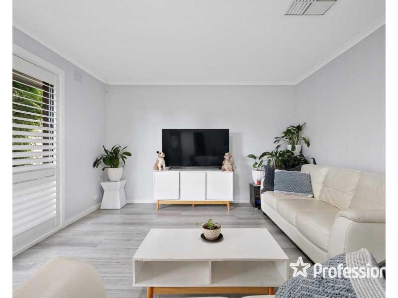 72 Zina Grove, Mooroolbark VIC 3138