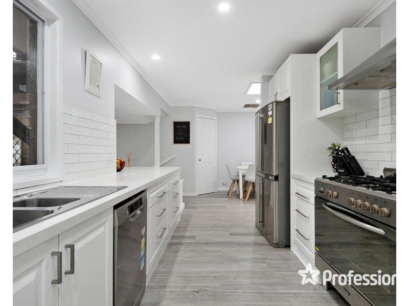 72 Zina Grove, Mooroolbark VIC 3138