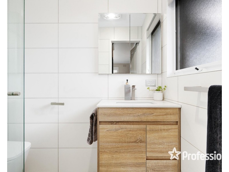 72 Zina Grove, Mooroolbark VIC 3138