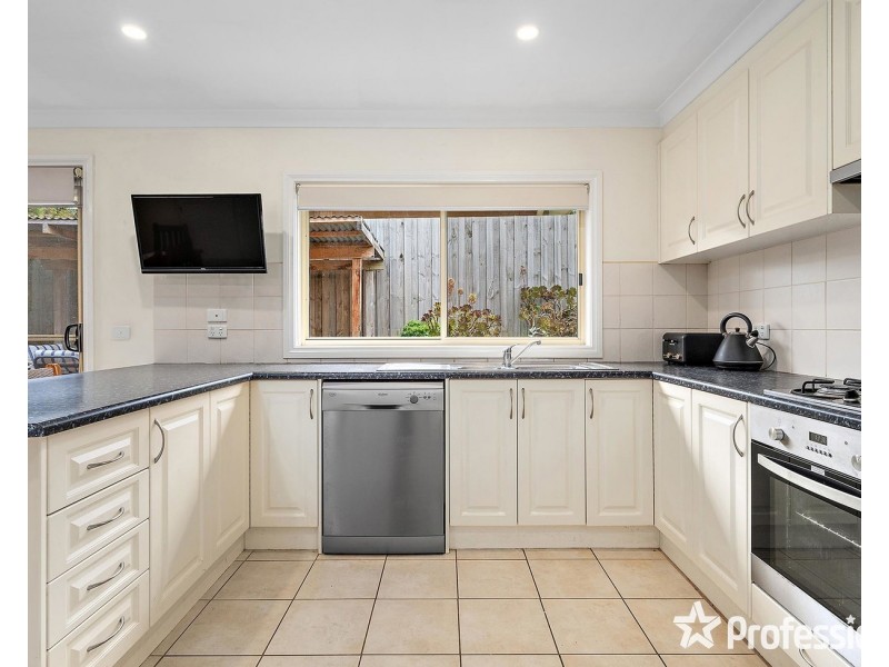 6a Wimbledon Court, Mooroolbark VIC 3138