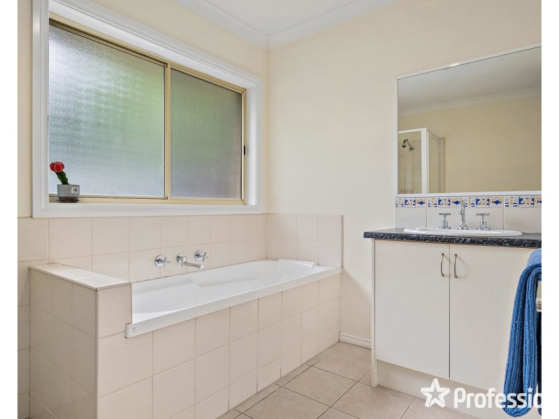 6a Wimbledon Court, Mooroolbark VIC 3138