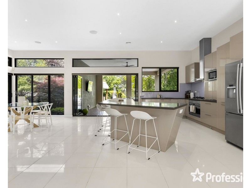 27 Edinburgh Road, Lilydale VIC 3140