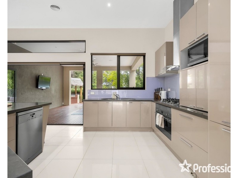 27 Edinburgh Road, Lilydale VIC 3140
