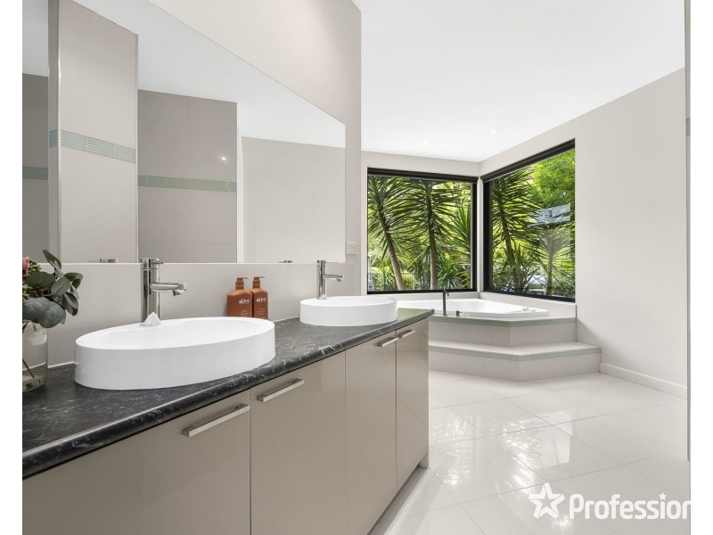 27 Edinburgh Road, Lilydale VIC 3140