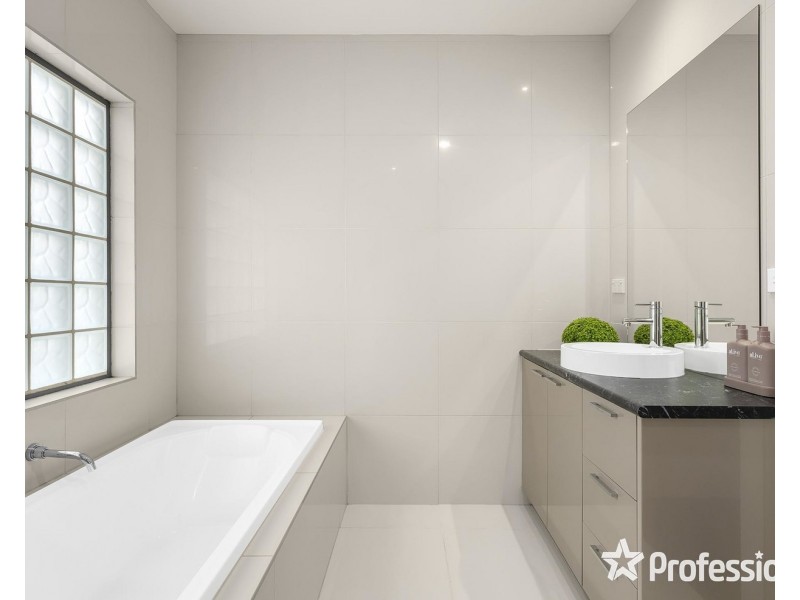 27 Edinburgh Road, Lilydale VIC 3140