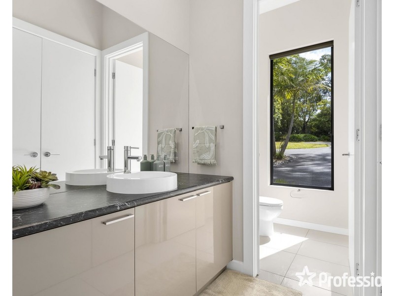 27 Edinburgh Road, Lilydale VIC 3140