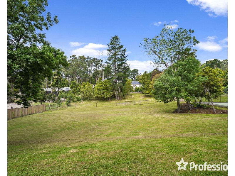27 Edinburgh Road, Lilydale VIC 3140