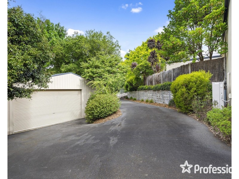 27 Edinburgh Road, Lilydale VIC 3140