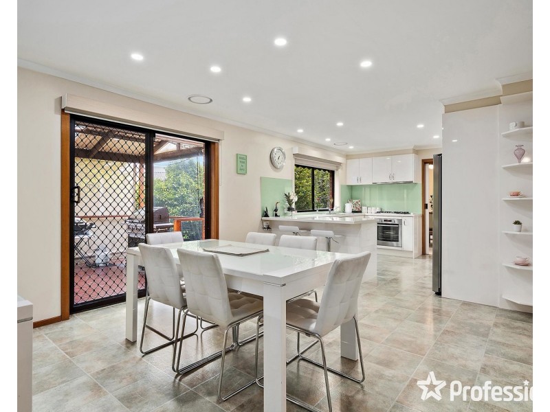 3 Rosny Place, Mooroolbark VIC 3138