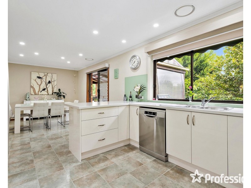3 Rosny Place, Mooroolbark VIC 3138