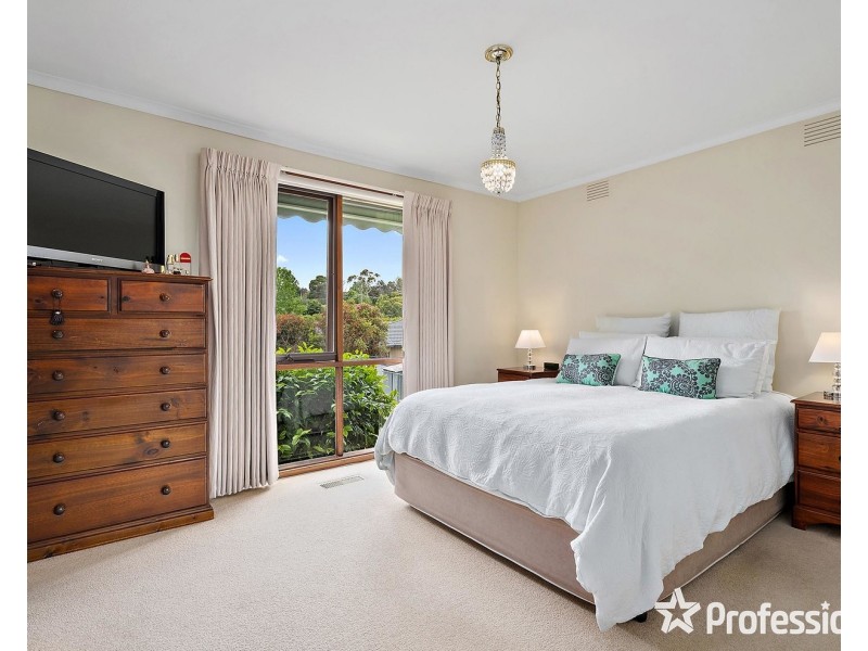 3 Rosny Place, Mooroolbark VIC 3138