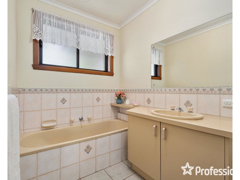 3 Rosny Place, Mooroolbark VIC 3138