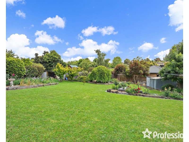 3 Rosny Place, Mooroolbark VIC 3138