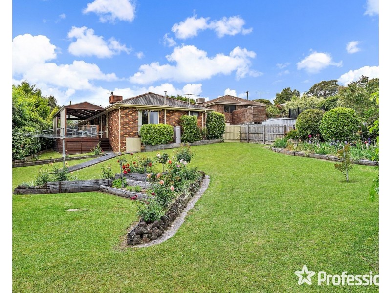 3 Rosny Place, Mooroolbark VIC 3138