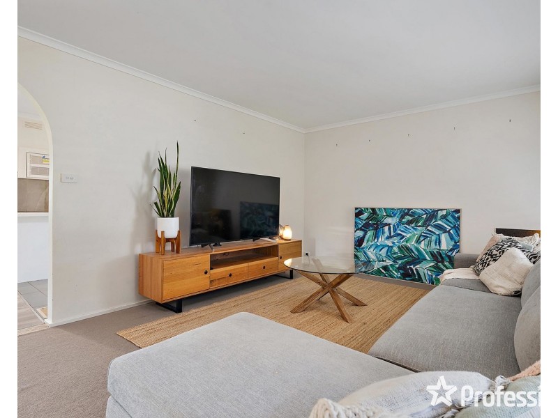 24 Lansell Road, Mooroolbark VIC 3138