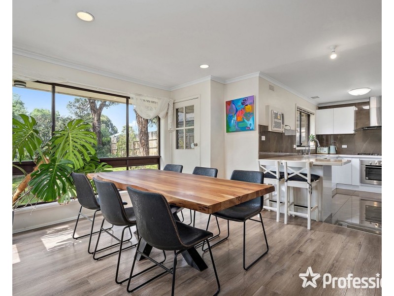 24 Lansell Road, Mooroolbark VIC 3138