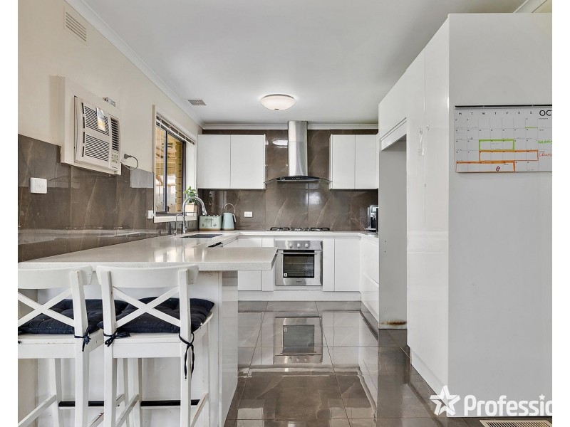 24 Lansell Road, Mooroolbark VIC 3138