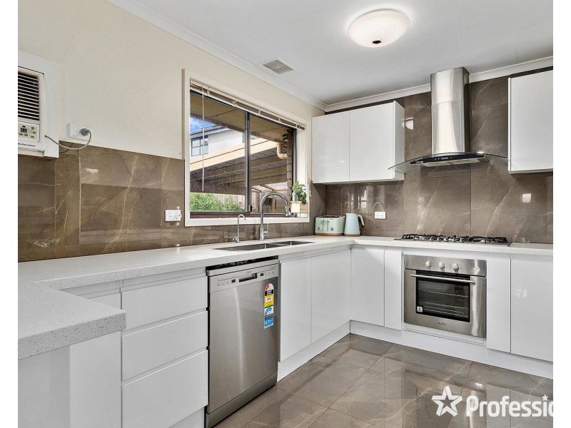 24 Lansell Road, Mooroolbark VIC 3138