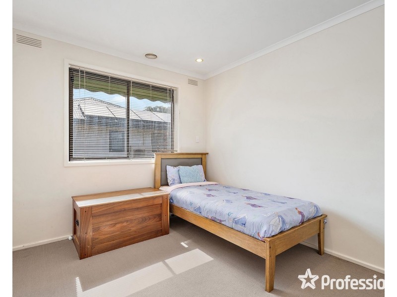 24 Lansell Road, Mooroolbark VIC 3138