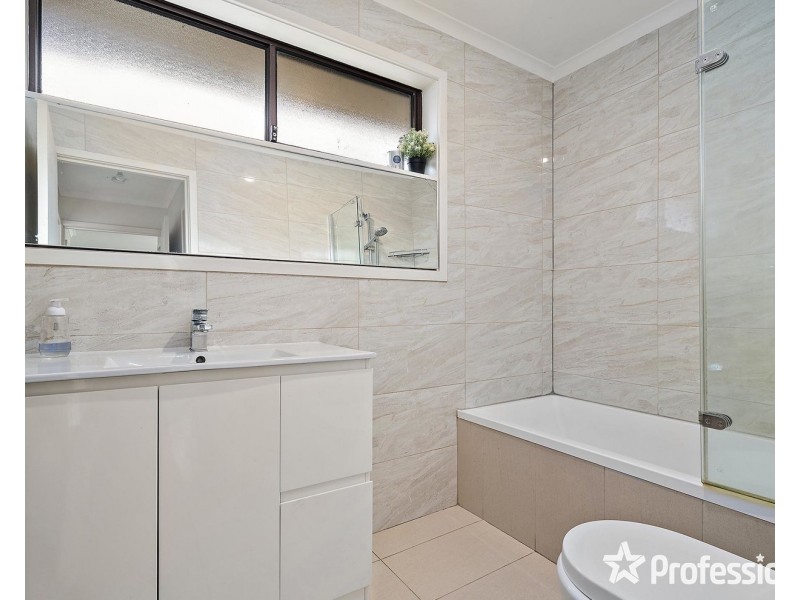 24 Lansell Road, Mooroolbark VIC 3138