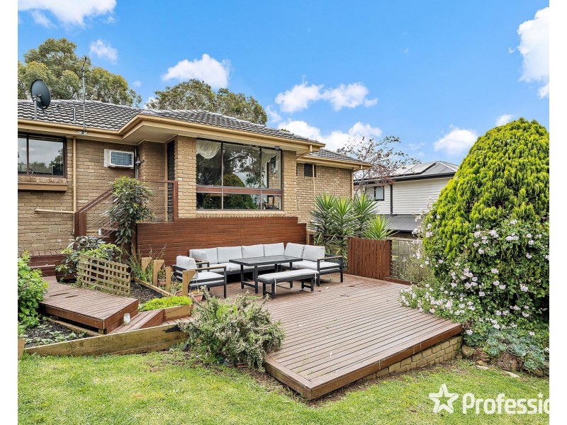 24 Lansell Road, Mooroolbark VIC 3138