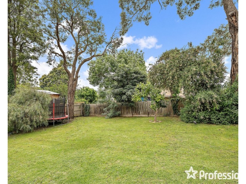 24 Lansell Road, Mooroolbark VIC 3138