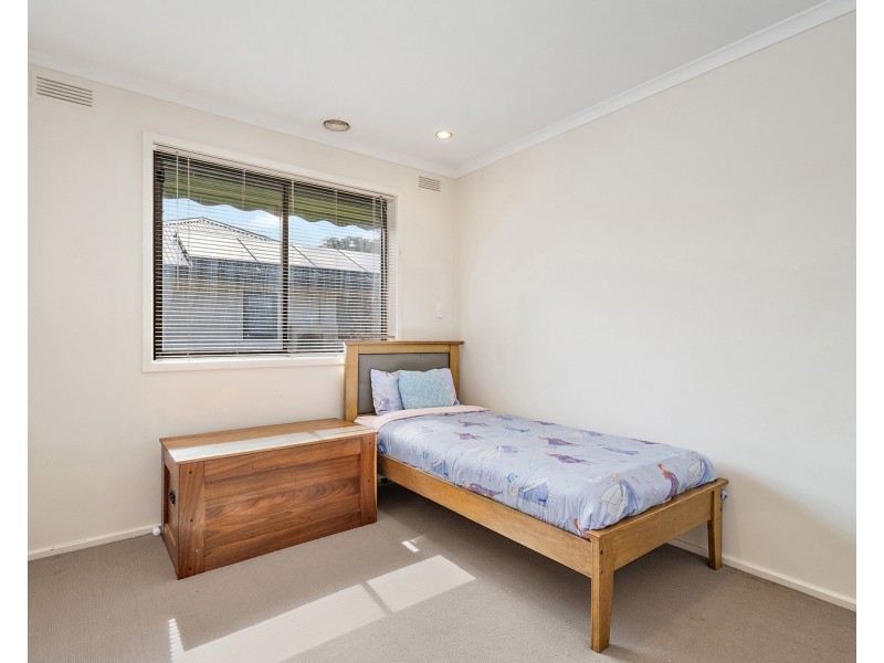 24 Lansell Road, Mooroolbark VIC 3138