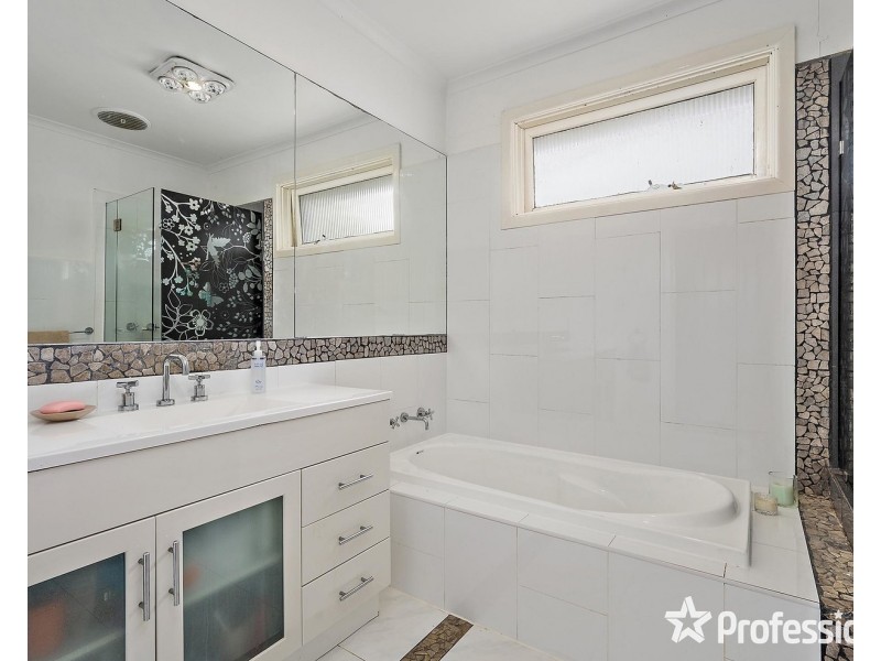 31 Sweetland Road, Mooroolbark VIC 3138