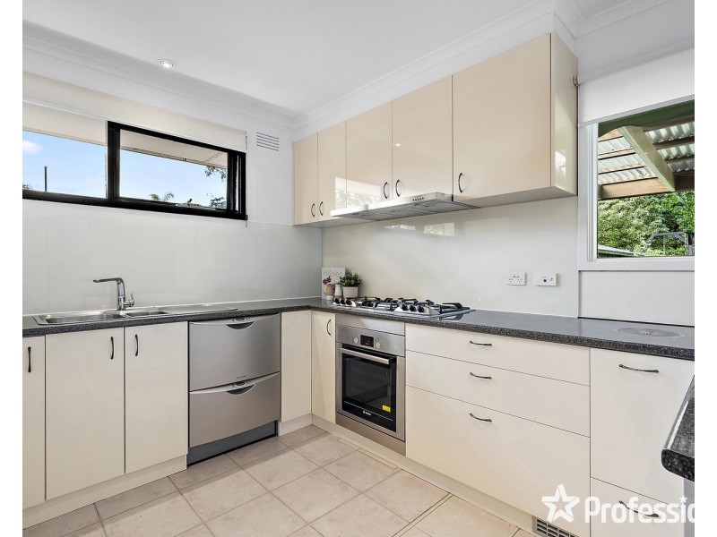 35 Lee-Ann Crescent, Croydon VIC 3136