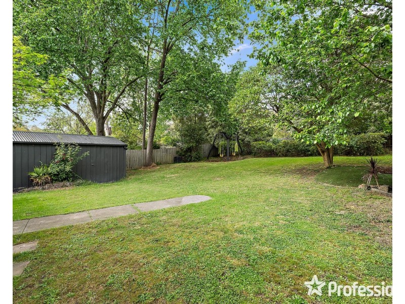 35 Lee-Ann Crescent, Croydon VIC 3136