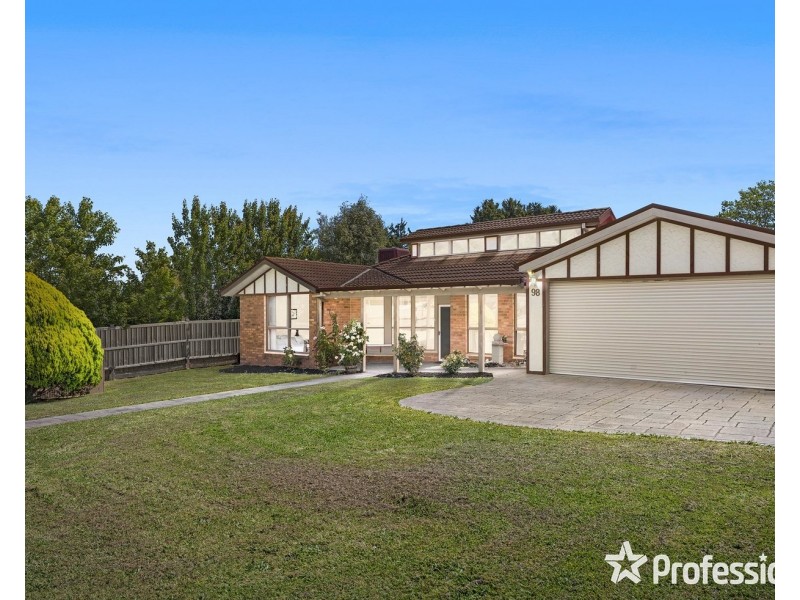 98 Landscape Drive, Mooroolbark VIC 3138
