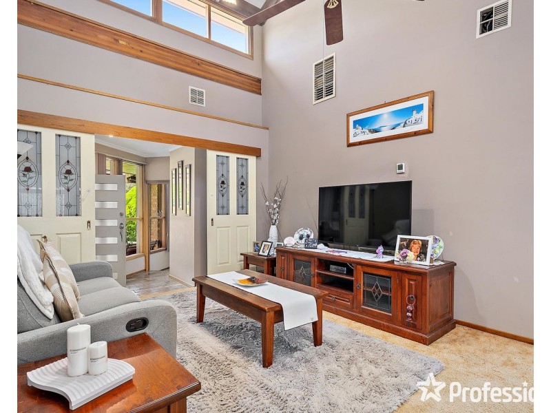 98 Landscape Drive, Mooroolbark VIC 3138