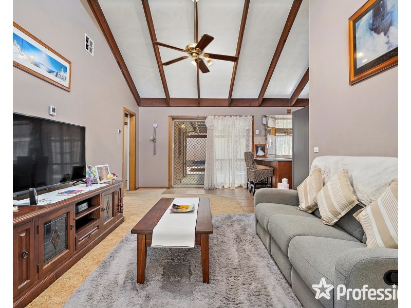 98 Landscape Drive, Mooroolbark VIC 3138