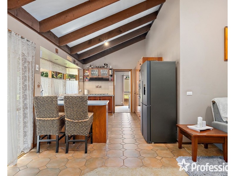 98 Landscape Drive, Mooroolbark VIC 3138